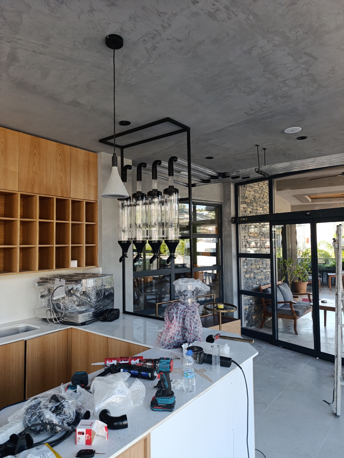 Transparent tube pneumatic coffee conveying system installation